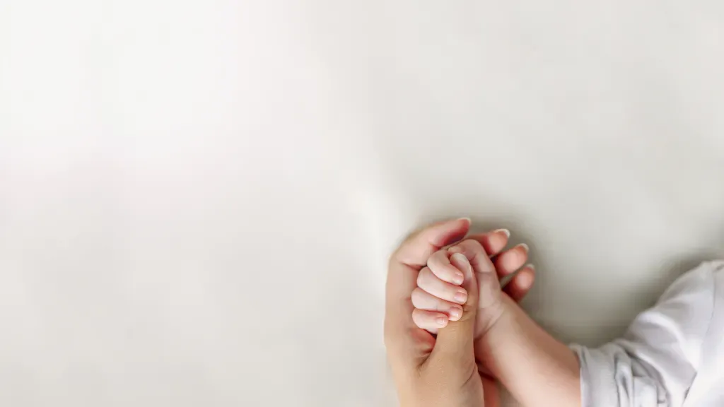 Sesja noworodkowa w domu czy w studio? Zalety fotografii typu lifestyle